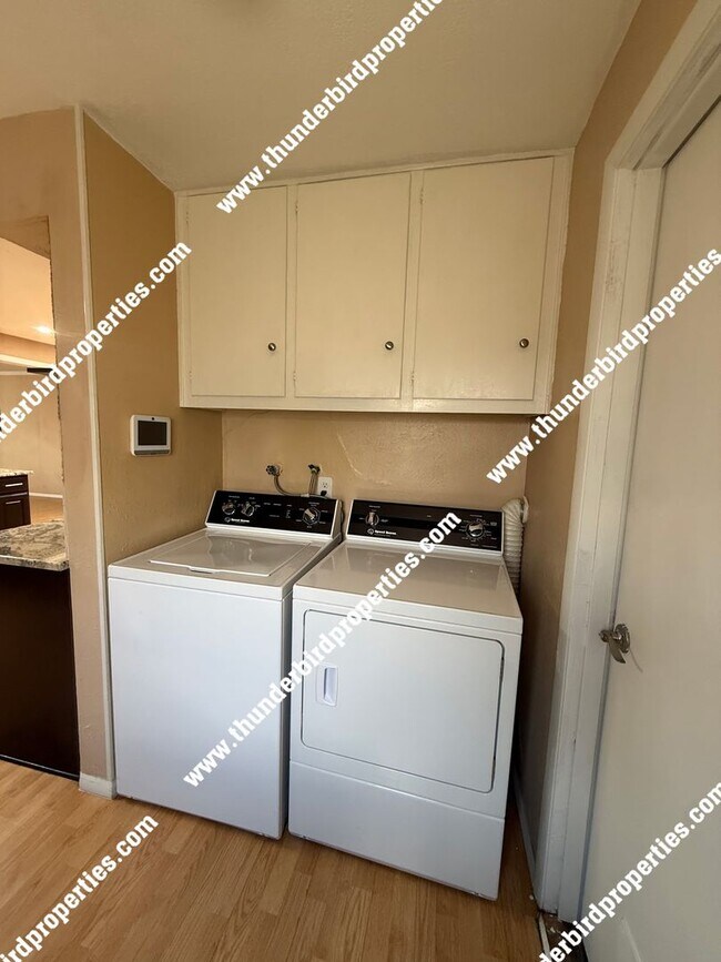 Building Photo - 2108 Muriel St NE