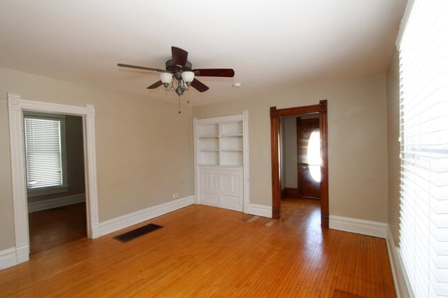 Building Photo - 17 W Crystal Lake Ave