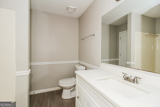 Building Photo - 14 Dove Ct