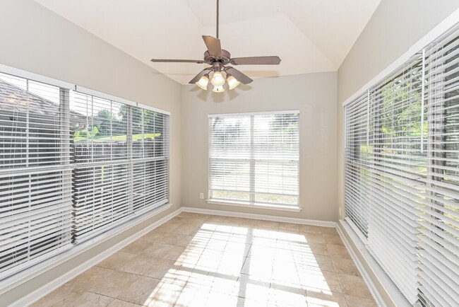 Building Photo - 196 Fairway Trace Dr