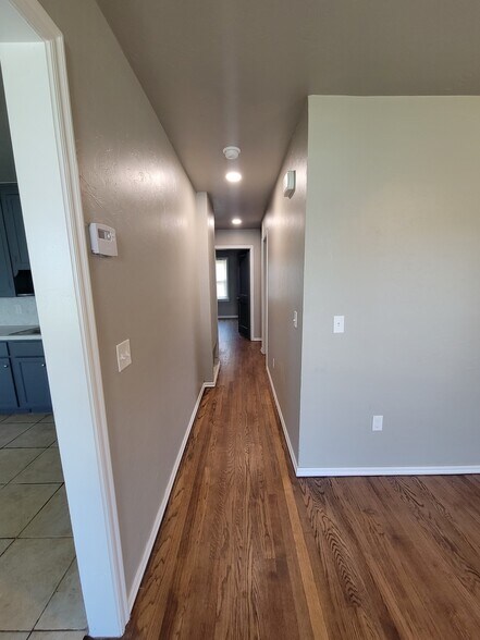 Building Photo - 504 N Marshall Dr