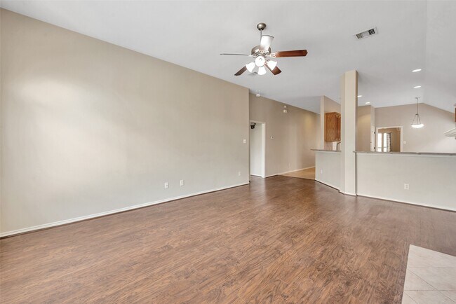 Building Photo - 871 Falling Springs Ln