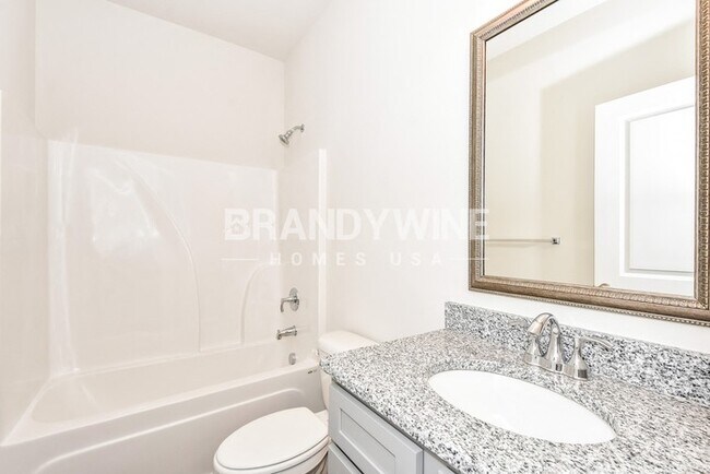 Building Photo - 588 Glenmanor Dr