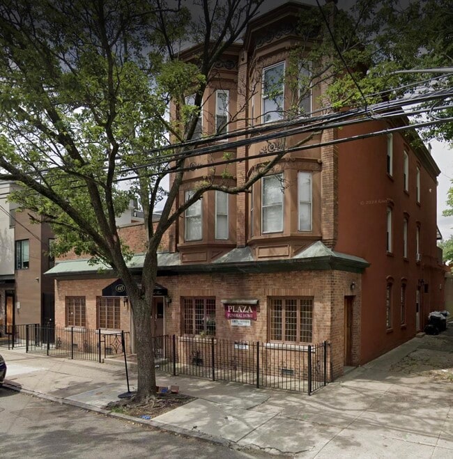 Primary Photo - 445 Monmouth St