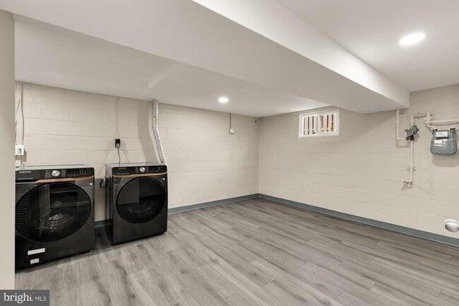 Building Photo - 8730 Ewing Dr