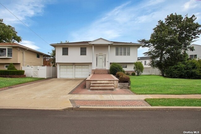 Building Photo - 3049 Clubhouse Rd