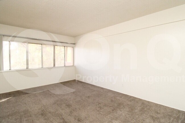 Building Photo - 351 E Thomas Rd