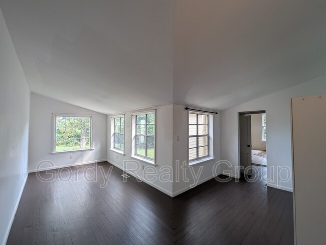 Building Photo - 2972 Dickson St