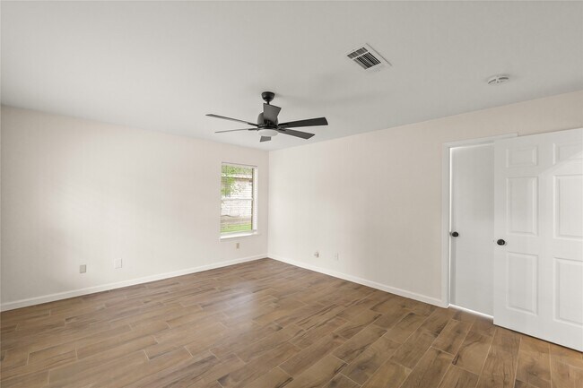 Building Photo - 3711 Fernview Dr