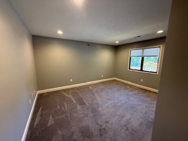Building Photo - 102-116 Goldenrod Dr.