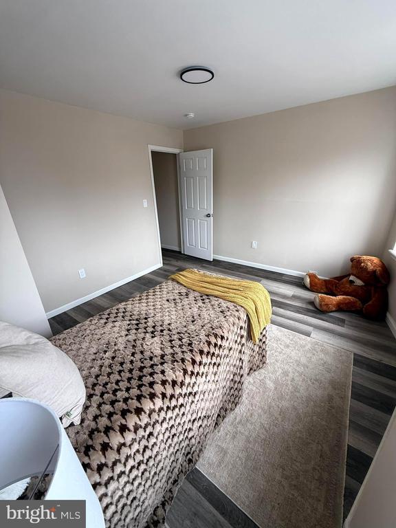 Building Photo - 1028 E North Ave