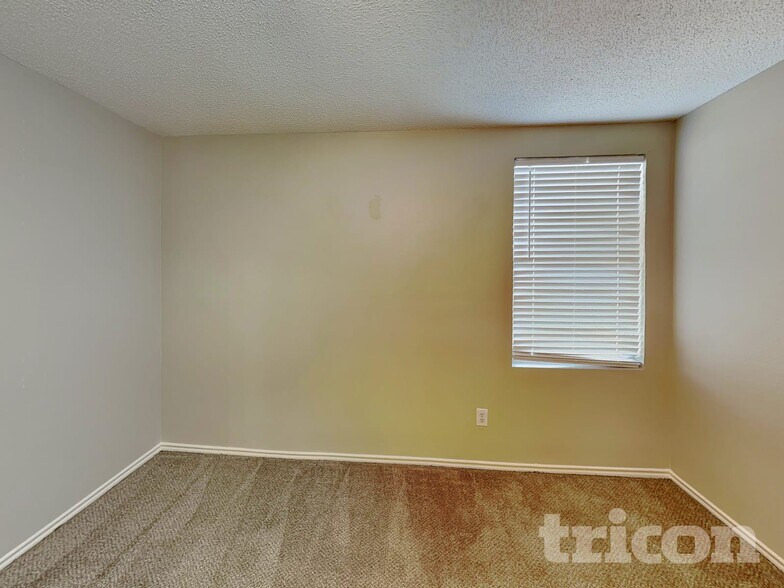 Building Photo - 2904 Crimson Clover Dr