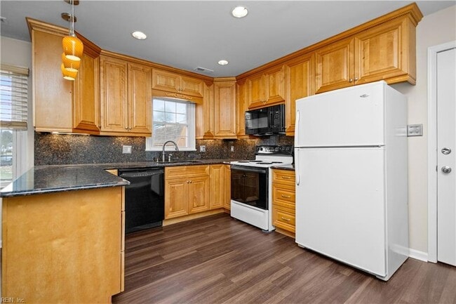 Building Photo - 821 Gene Crescent