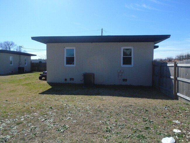 Building Photo - Bragg Court Apartment offering 1/2 OFF YOUR FIRST MONTHS RENT!! Available NOW!!