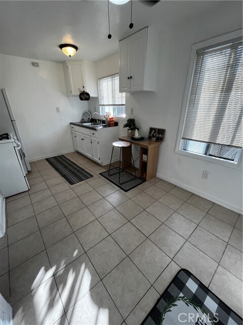 Building Photo - 4522 Normandie Ave