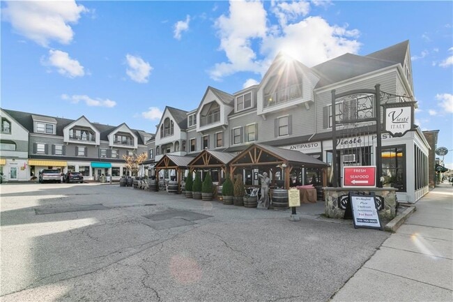 Primary Photo - 580 Thames St