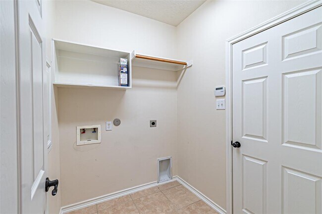 Building Photo - 17911 Serene Shore Dr