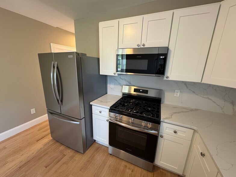 Building Photo - 31 Cameron Ave