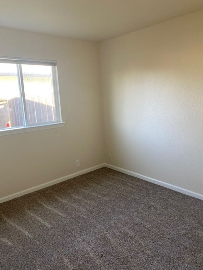 Building Photo - Nice Home in Quail Ridge!