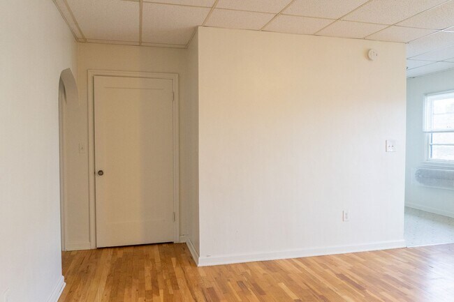 Building Photo - Finally, a Place That’s All Yours — Cozy Downtown 1bd/1bth Awaits!