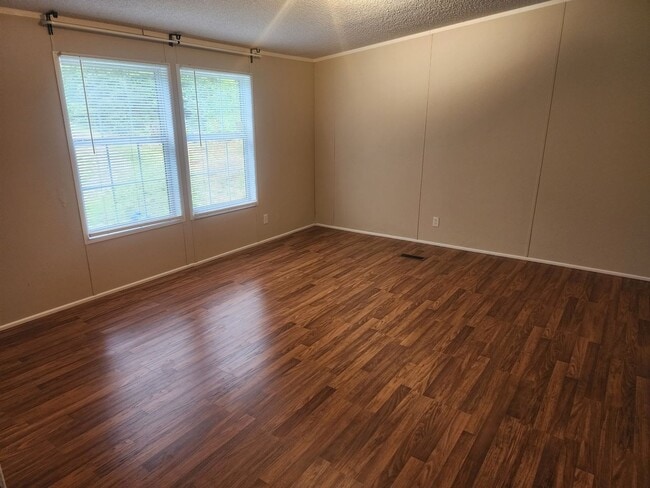 Building Photo - Peaceful Living on 2.36 Acres in Troutman!