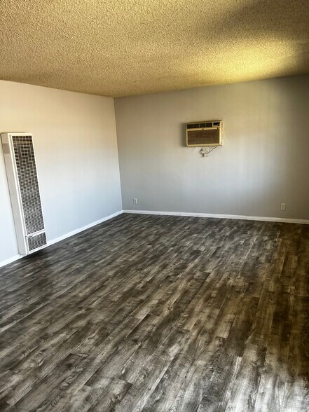 Building Photo - 783 Karesh Ave