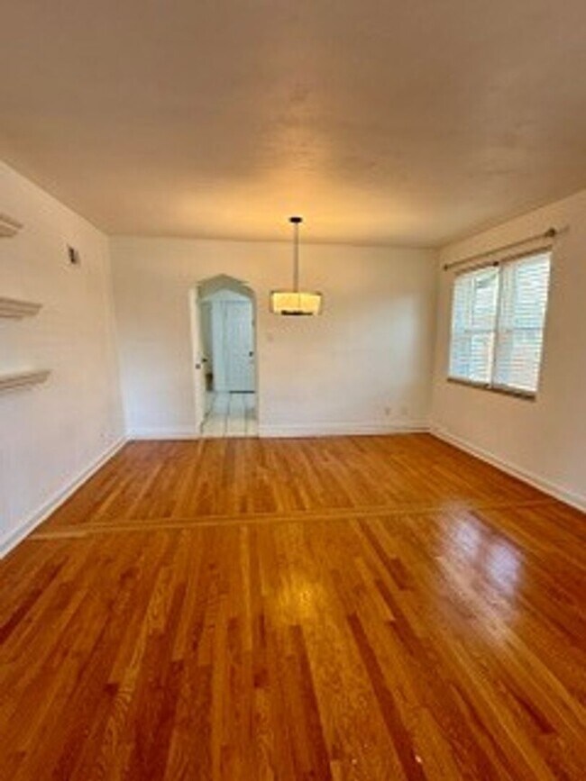 Building Photo - 6264 Sunshine Dr