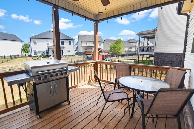 Building Photo - Pet Friendly Four Bedroom!