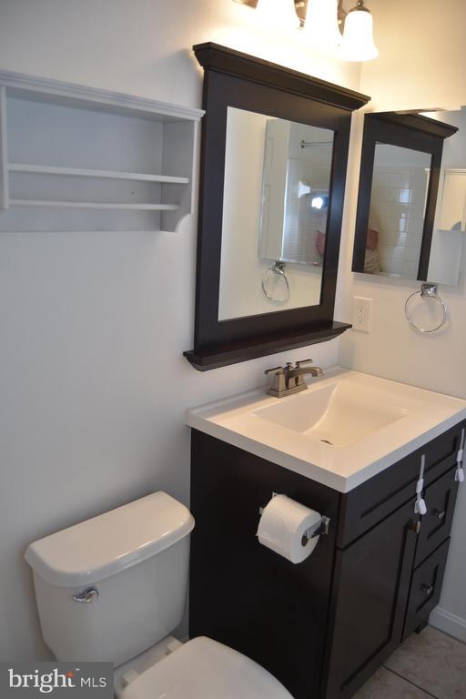 Building Photo - 44037 Kings Arms Square