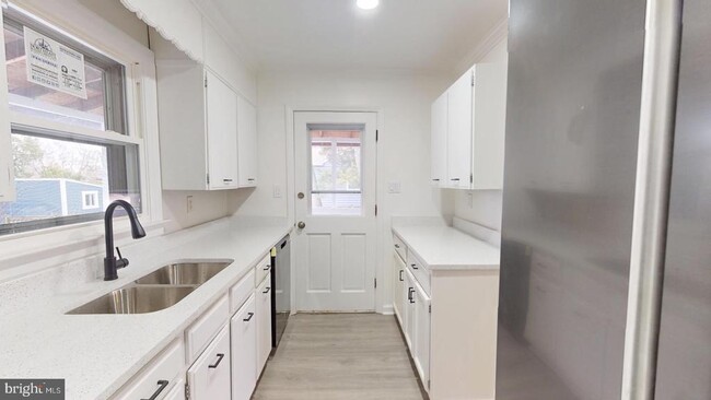 Building Photo - 6511 Enfield Dr