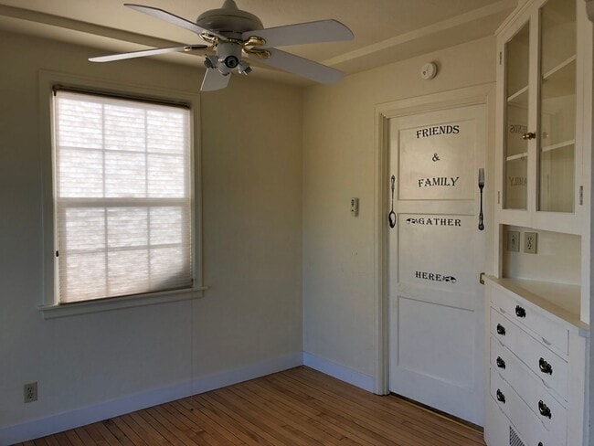 Building Photo - Old SW Reno Remodeled Duplex
