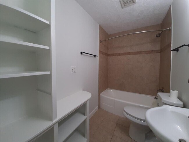 Building Photo - 7607 Moss Rose St