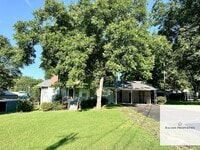 Building Photo - Country Living in Anderson