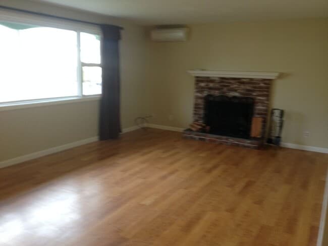 Building Photo - Newly painted, wonderful home w wood floor...