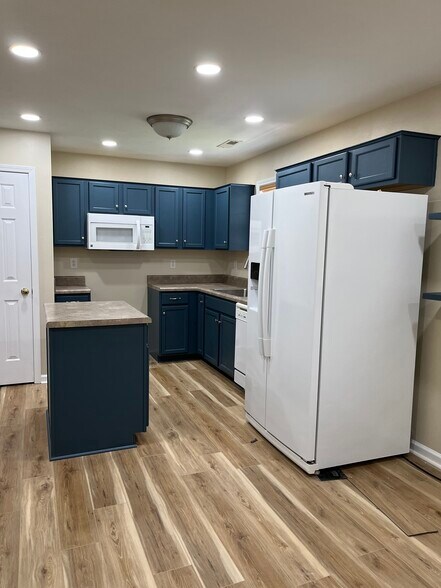 Building Photo - 145 Charleston Ln