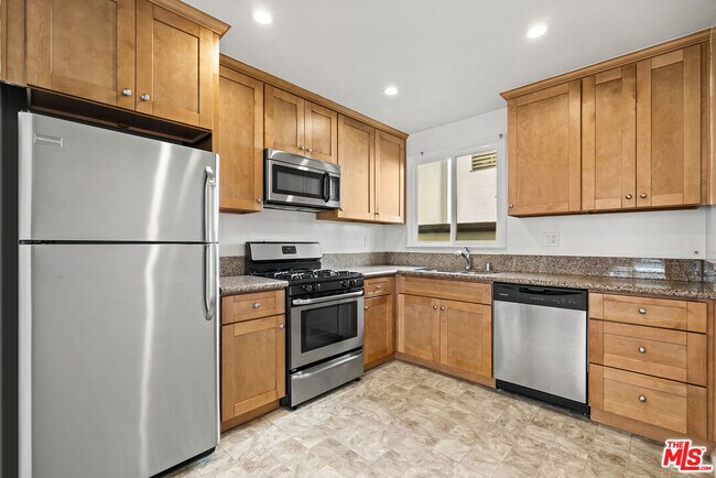 Building Photo - 1235 N Harper Ave