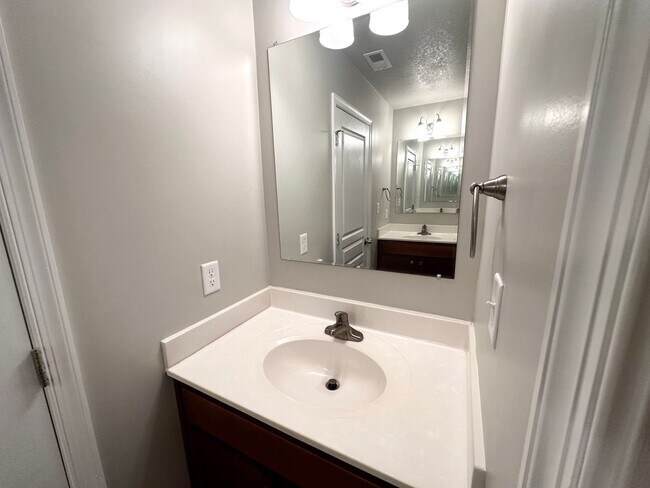 Building Photo - 200 Seasons Circle, Unit 604, Suffolk, Va,...