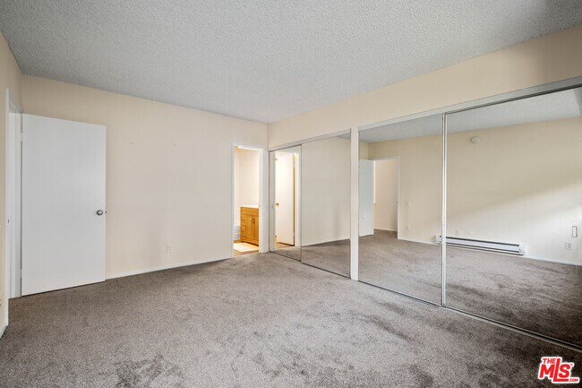 Building Photo - 348 Miraleste Dr