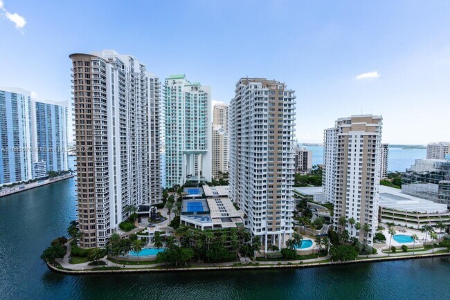 Building Photo - 495 Brickell Ave