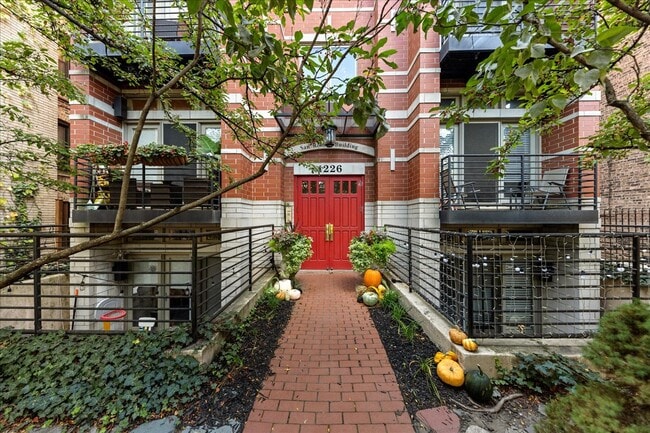 Building Photo - 4226 N Ashland-3A