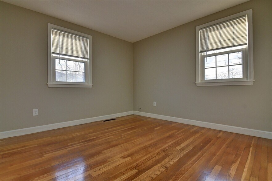 Building Photo - 30 Trull St