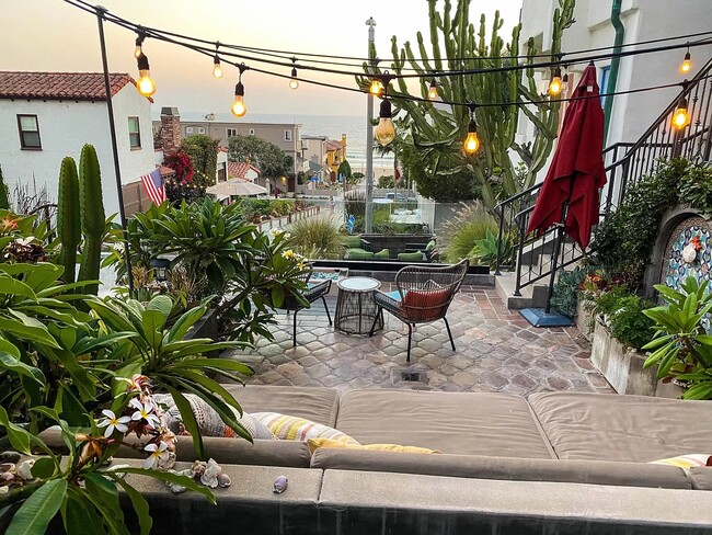 Building Photo - 221 24th St