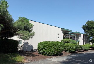 Building Photo - Tamarack Apartments