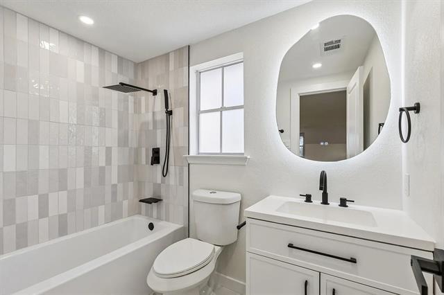 Building Photo - 1704 Venetian Cir