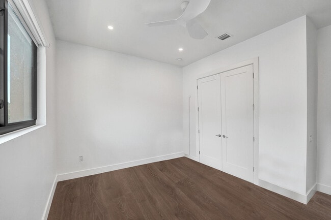 Building Photo - 5939 Brookfield Cir W