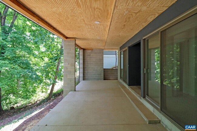 Building Photo - 137 Baylor Ln