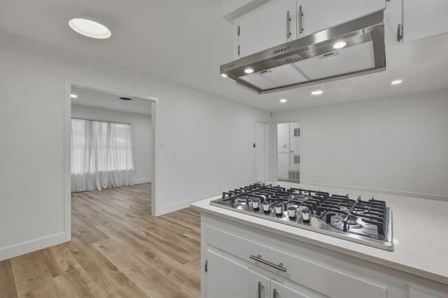 Building Photo - 1705 Elmhurst Dr