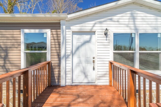 Building Photo - 456 W Outer Dr