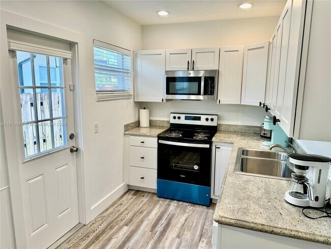 Primary Photo - 301 NE 15th Ave