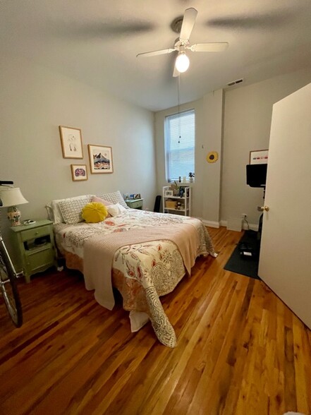 Building Photo - 1459 N Milwaukee Ave